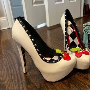 Taylor Says New Cherry Heels